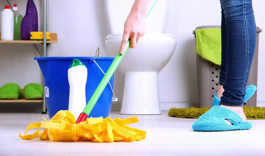 Mix Cleaning Solution For the Floor